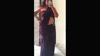 Fleshy desi women deep big navel in grey sexy saree2