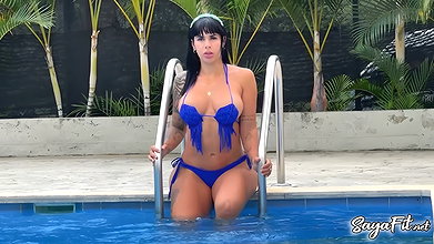 SayaFit seduces neighbor in a beautiful bikini and her big Latina ass by the pool – anal
