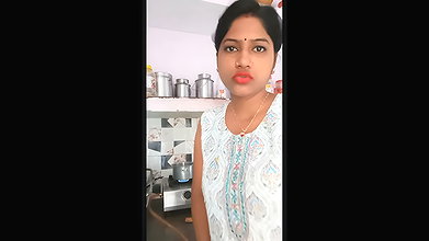 DESI YOUTUBER BHABHI LIVE STREAM DOWN-BLOUSE WITHOUT BRA SLIP HER BIG BOOBS NIPPLES CAPTURED HD VIDEO