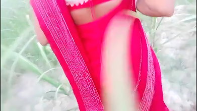 Hot bhabhi ko khet me ghodi banake chudai kiya