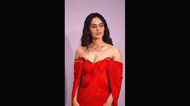 MANUSHI CHILLAR CURVY AND AMPLE NAUGHTINESS CLEAVAGE SEDUCTIVE HQ VIDEO 2