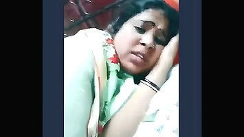 Desi Bhabhi showing BOObs tikt0k