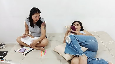 Hot sex between cute lesbians with big ass – Porn in Spanish