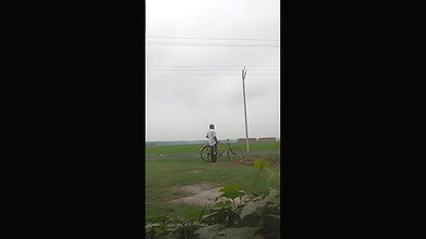 Yangzi apni chut ka ched dikhati hai uska naraj pati jangal me mutthi marta hai
