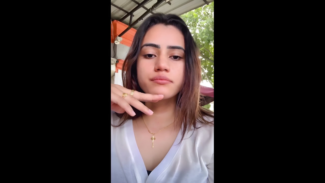 BEAUTIFUL MALAYSIAN TAMIL DANCER SUCKING FINGER, SHOWING ASS & FINGERING 8 tamil sex video