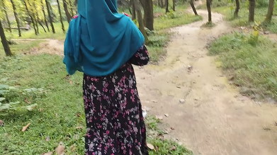 Outdoor Sex. While Walking in the Jungle, He Took an Indian Bengali Beautiful Girl Home and Fucked Her Hard. Video Part-01