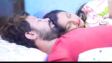Soyi hui step sister ka dodh pekar pel diya