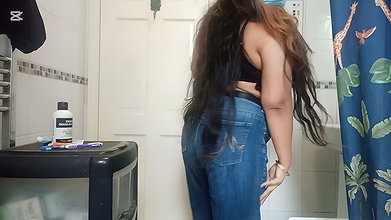 Bhabhi, I Shake My Ass at Home Alone