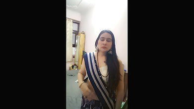 Sexy punjabi lady big deep navel in blue saree 1
