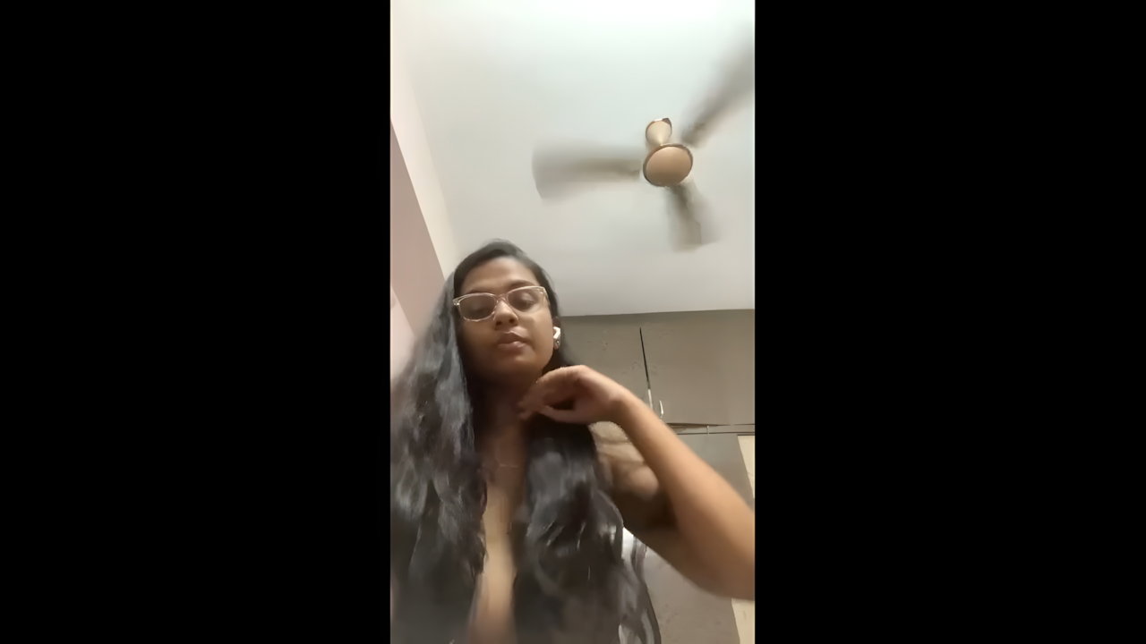 Busty Mallu Tanker Exposes Asshole in Indian Sex MMS 2 1