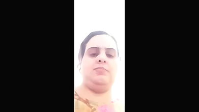 Fat lady showing boobs and pussy