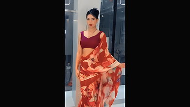 SHRIJU DAMN SEDUCTRESS IN BACKLESS SAREE TEMPTING VIEW