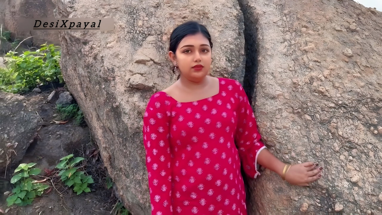 Indian Sex MMS: Desi Girl Takes BBC Blowjob