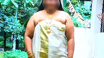 Mallu MILF Shows Big Ass in Loincloth My Desi