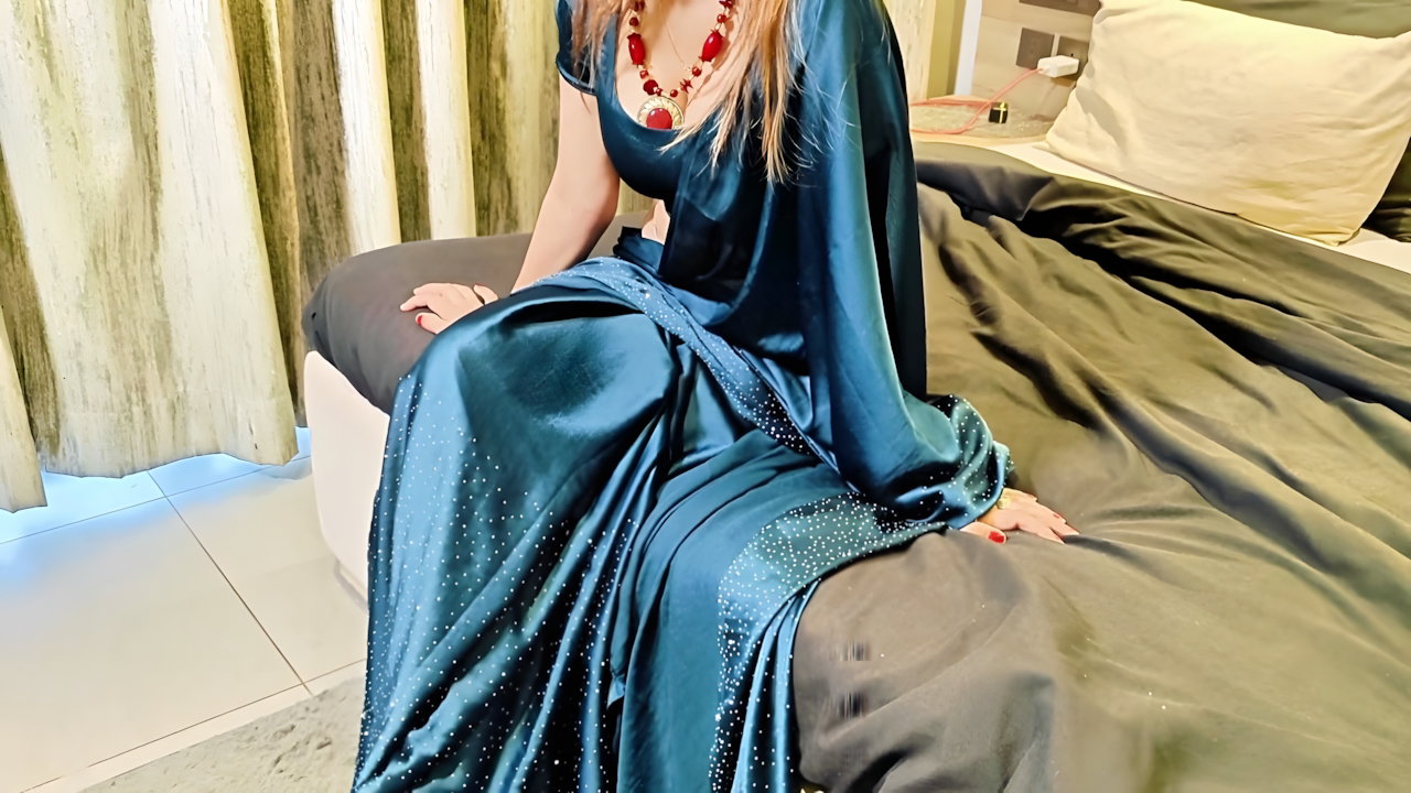 Indian MILF Stepmom Wants to Lose Her Stepson’s Virginity with Indian Sex MMS