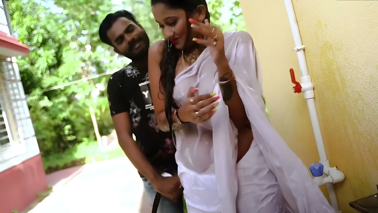 Bhabhi ko nahate hue choda – Indian Sex MMS video