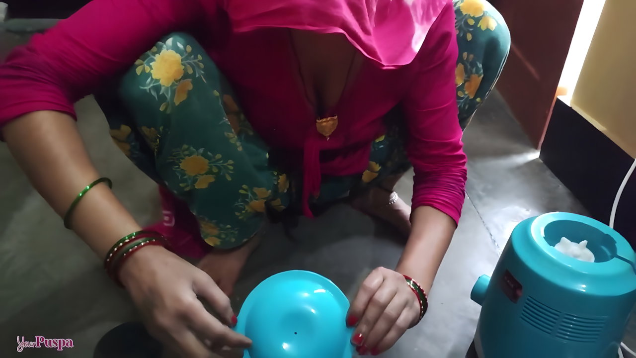 Padausi Puspa Bhabi’s Hot Homecoming Fuck in Indian Sex MMS