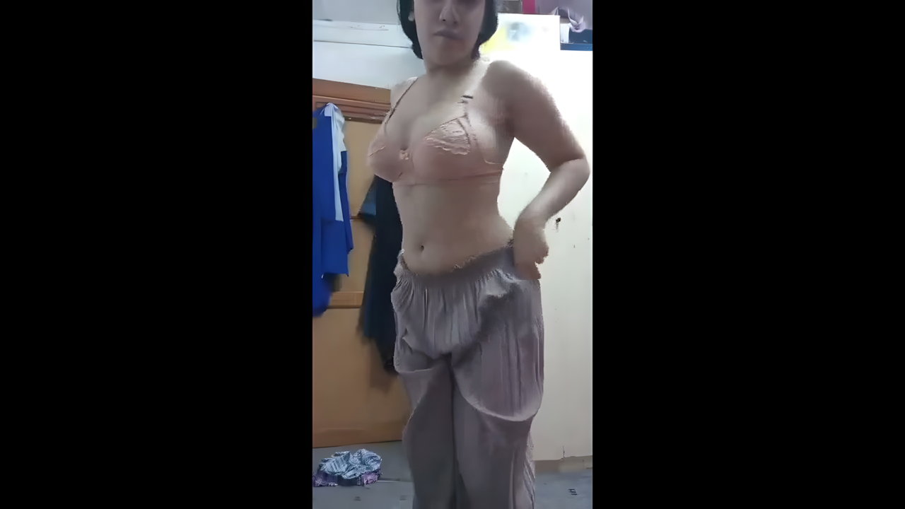SEXY BENGALI GF TEASING BIG ROUND BOOBS & FINGERING PUSSY My Desi