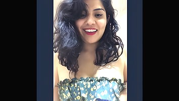 DEsi GF Teasing BF with Boobshow