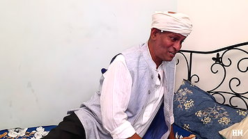 Doctor Stepfather Kissing Nurse Stepsister in Indian Sex MMS