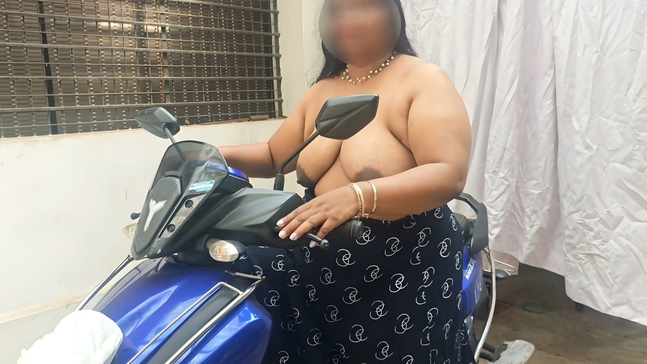 Mallu House Wife Nude Ride on Scooter – Sex MMS Leak