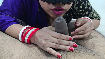Hot Desi Bhabhi Aunty Saree Removal Sex MMS