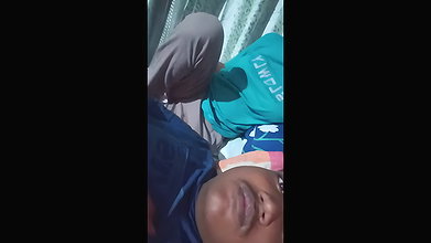 Bong Teen Bhai Behen are Sexually Charged - Ghar Walon se Chupkar Yahan Wahan Haat... 1