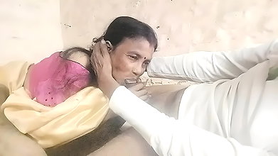Gaon ki desi bhabhi khud mere kamre mein aayi, MMS leak