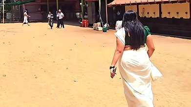 Lekshmi Nair’s Sexy Hip Folds and Big Ass in Sarees | Indian Sex MMS