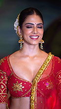 Malavika Slut in Open Saree Cleavage Awaiting Ravishment Indian Sex MMS