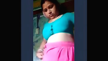 Desi Horny Bhabh showing pussy