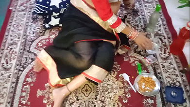 Deshi bhabhi drink alcohol and enjoy sex and fore play her sexual orientation