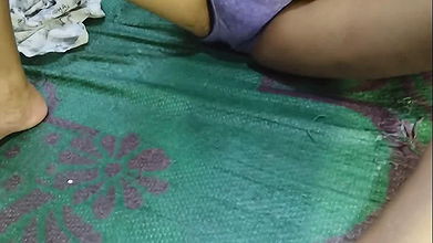 Desi bhabhi fore play with sex toy her hot pussy licked