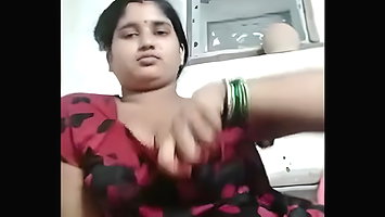 Desi CUteee wife cheeting hubby n showing boobs