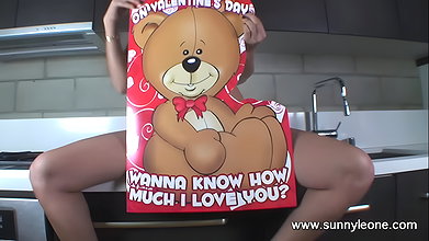 SunnyLeone_Valentines
