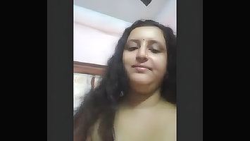Sexy Desi Bhabhi Shows Boobs and Pussy