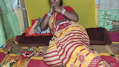 Bhabhi love licking banana