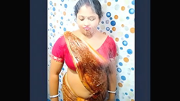 Desi Mature horny aunty wet