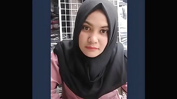 Paki Salesgrl with Ownr
