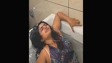 Mallu Model Nila Nambiar  Bath Tub App Content