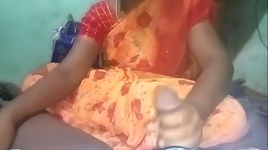 Desi Aunty Handjob in Hotal Room