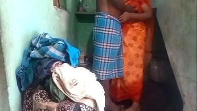 Tamil Priya Aunty Bathroom Sex