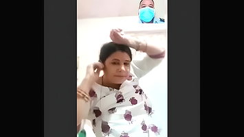 Mature bhabhi on vc,satisfying to lover