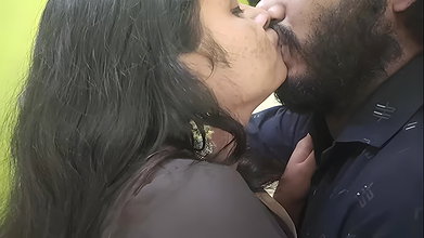 Long lip lock part 2, Vaishnavy and Sharun Raj long lip lock with tongue kiss, Hot kissing of romantic mallu couple