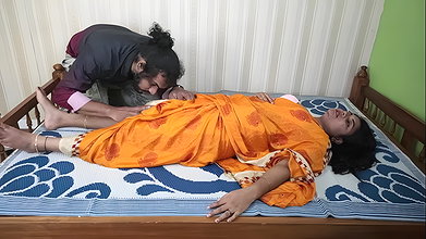 Saree and bra navel lick boobs press with pussy rub romance of Vaishnavy and Sharun Raj, Mallu couple hot saree navel rom