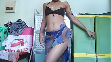 Very hot Desi girl in saree