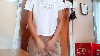 Indian college masturbates her pussy