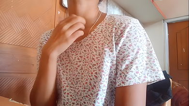 Desi girl very horny and showing boobs