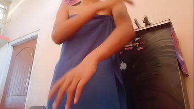 Desi Girl Masturbates