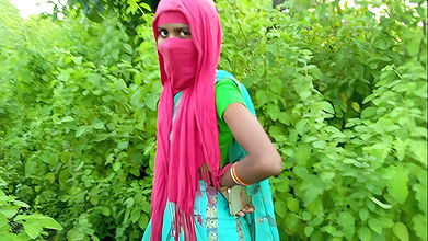 Desi Girl Coming Forest Village Area Sex – Desi Bhabhi in Forest Fucking Hot Look – Outdoor Jangle Sex in Hindi